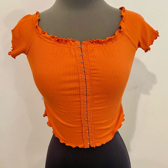 iris Tops - IRIS ORANGE SHORT SLEEVES CROPPED HOOK EYE FRONT CLOSURE STRETCH TOP SIZE SMALL